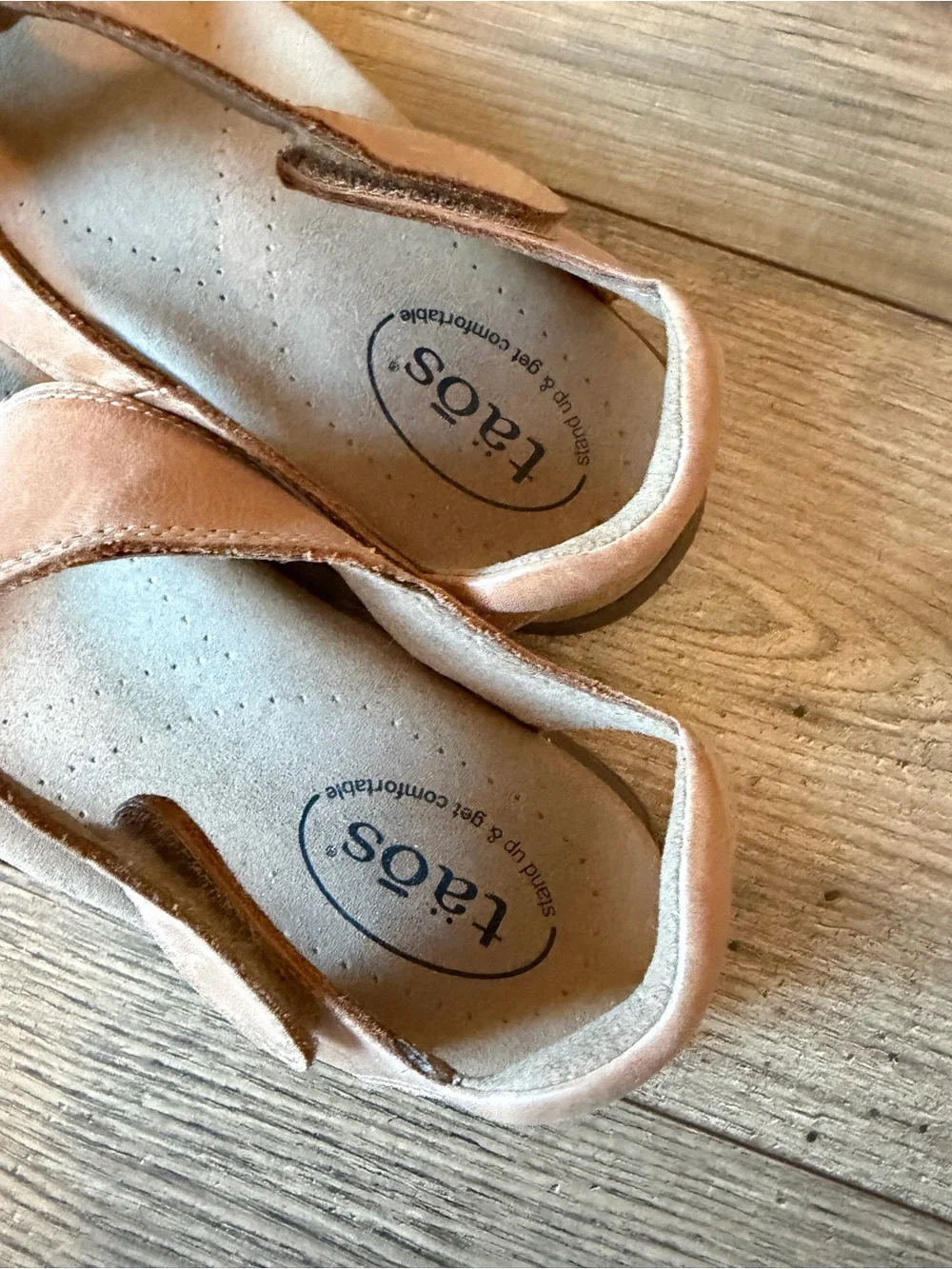 Taos The Show Leather T-Strap Sandals Cognac Brown Comfort Velcro Womens 9 EUC